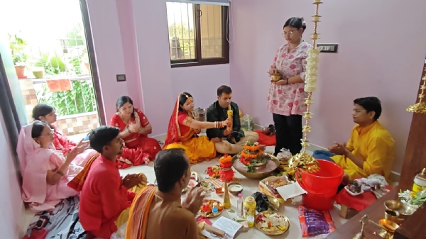 रुद्राभिषेक करते समाजसेवी