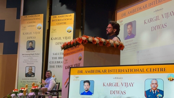 कारगिल विजय दिवस के अवसर पर लोगों को संबोधित करते हुए सांसद अनुराग ठाकुर