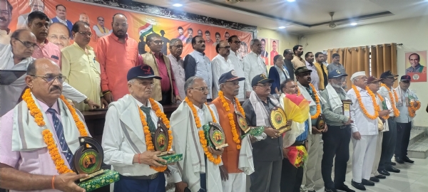 प्रयागराज के भाजपा कार्यालय में आयोजित कारगिल विजय दिवस कार्यक्रम का छाया चित्र