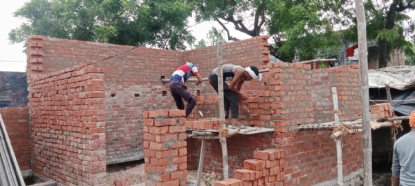 जीरो पावर्टी की पहली लाभार्थी रूबी का आवास बनता हुआ।