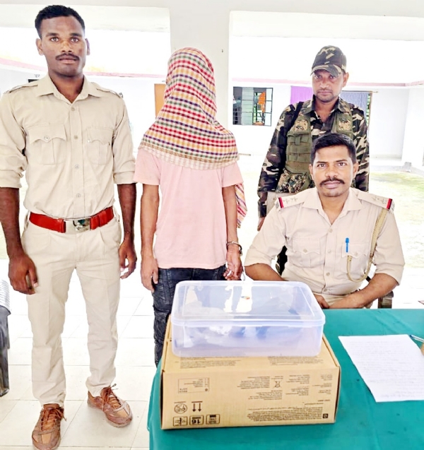 गिरफ्तार मुख्य आरोपी के साथ रामगढ पुलिस