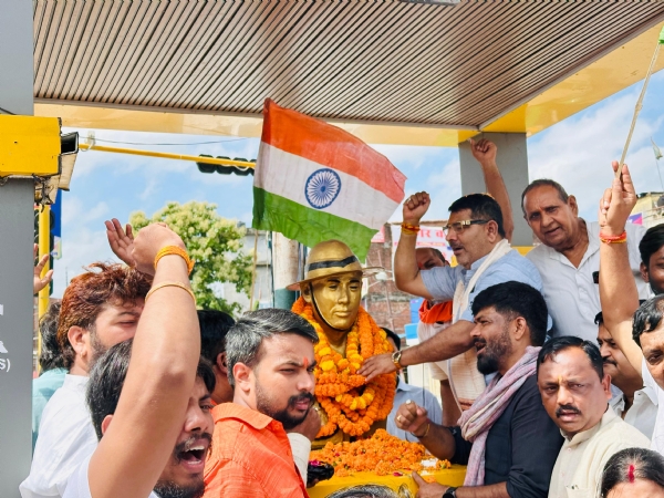 कारगिल में शहीद हुए गौतम गुरुंग की प्रतिमा पर माल्यार्पण  कर दी गई भावभीनी श्रद्धांजलि