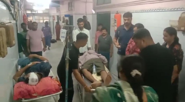 अस्पताल में इलाज कराता जवान