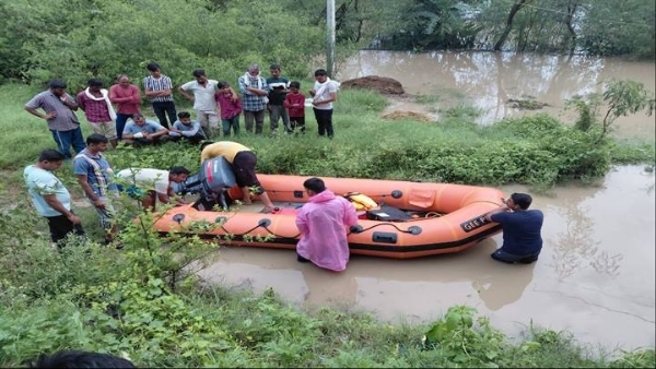 डबरा के नंदू का डेरा से 50 लोगों को रेस्क्यू
