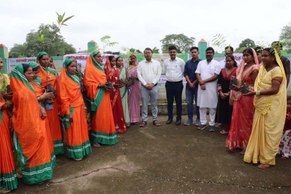 सामूहिक पौधरोपण महाअभियान