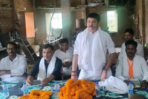 भाजपा की संगठनात्मक बैठक को सम्बोधित करते चुनार विधायक अनुराग सिंह