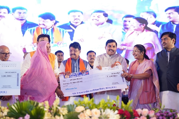 मुख्यमंत्री डॉ. मोहन यादव ने सतना में हितलाभ वितरित किया
