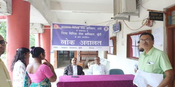 मासिक लोक अदालत में 26 मामलों का निष्पादन, 21 लाख का सेटलमेंट