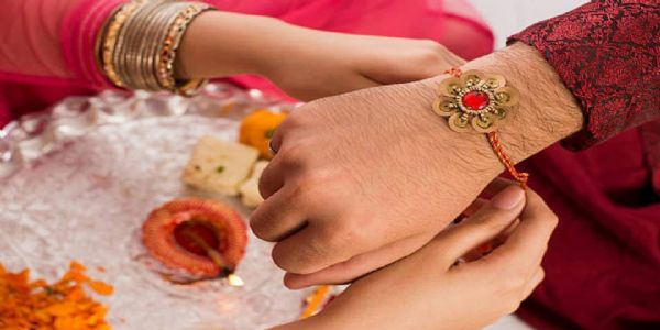 श्रवण नक्षत्र और सर्वार्थ सिद्धि योग में बहनें दिनभर बांधेंगी राखी, रक्षाबंधन नौ को