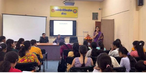 इंदौरः शासकीय महिला पॉलीटेक्निक महाविद्यालय में इंडक्शन प्रोग्राम का समापन