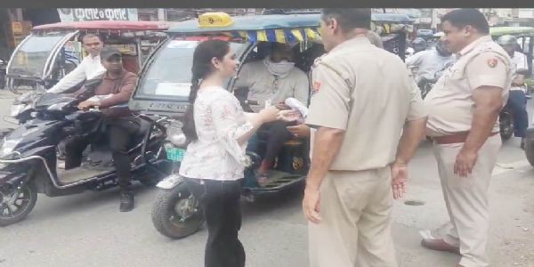 सोनीपत: रिक्शा चालक ने दिखाई मानवता,बिना किराया लिए छात्रा पहुंचाई परीक्षा केंद्र