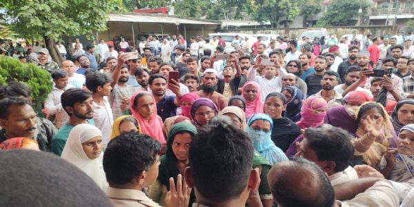 थाना परिसर से फरार युवक हुआ लापता, परिजनों ने किया हंगामा