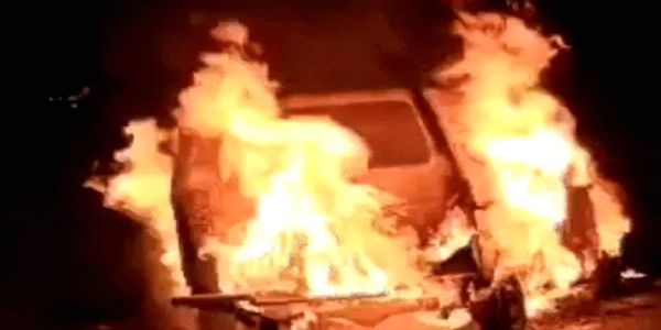 टोहाना में चलती कार में लगी आग, ड्राइवर ने समय रहते उतरकर बचाई जान