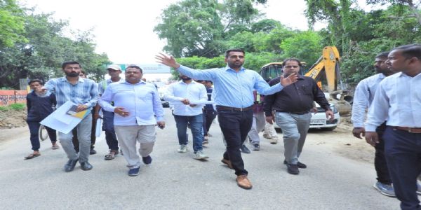 शहर में जगह-जगह न फैली रहे गंदगी, ध्यान दें जिम्मेदार कर्मचारी नहीं तो होगी कार्रवाई : नगर आयुक्त