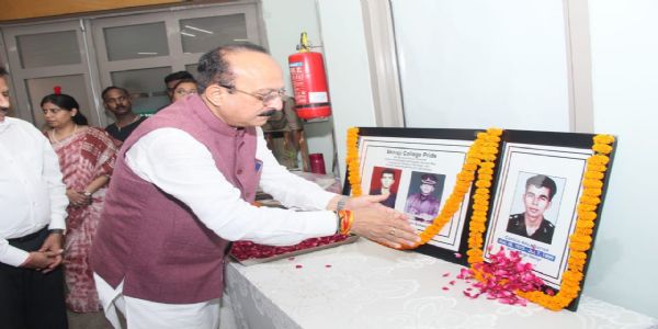 कारगिल विजय दिवस पर दिल्ली के शिक्षा मंत्री ने वीर सपूतों को दी श्रद्धांजलि