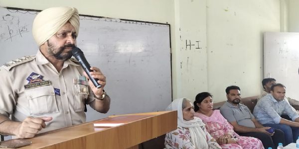 विद्यार्थियों को नशा के खिलाफ किया गया जागरूक