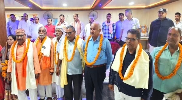 सम्मनित शहीद परिवार