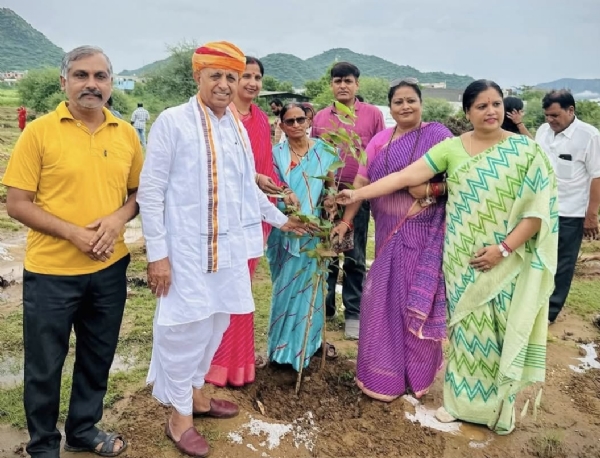 विधानसभा अध्यक्ष व केंद्रीय कृषि राज्य मंत्री ने किया पौधारोपण, ‘हरियालो राजस्थान’ अभियान को दिया बढ़ावा
