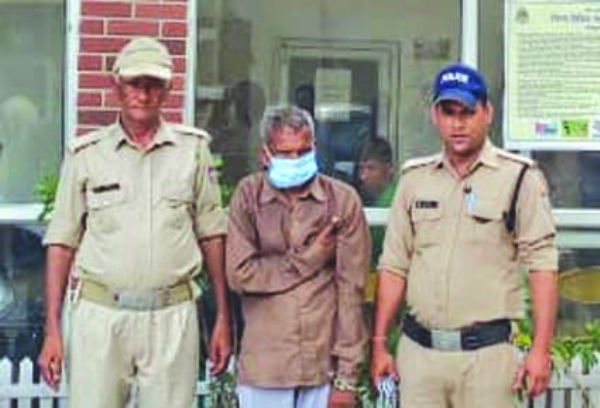 पुलिस गिरफ्त में आरोपित