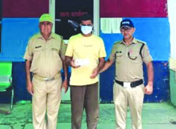 पुलिस गिरफ्त में आरोपित