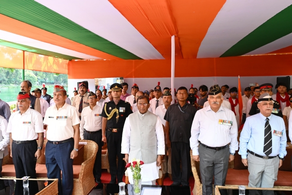 Governor Laxman Prasad Acharya laying floral wreath at State War Memorial on Kargil Vijay Diwas.