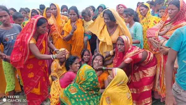 रोते बिलखते परिजन