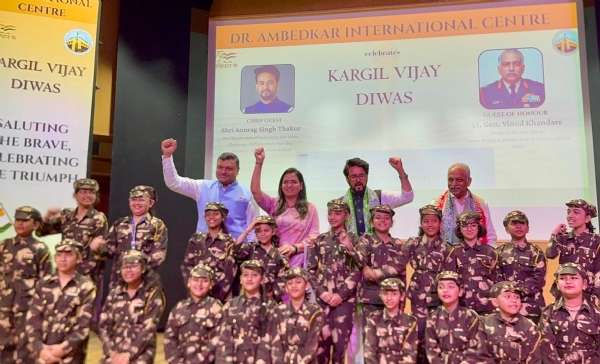 कारगिल विजय दिवस के अवसर पर शनिवार को डॉ. अंबेडकर इंटरनेशनल सेंटर में एक भव्य समारोह में पूर्व केनव्द्र