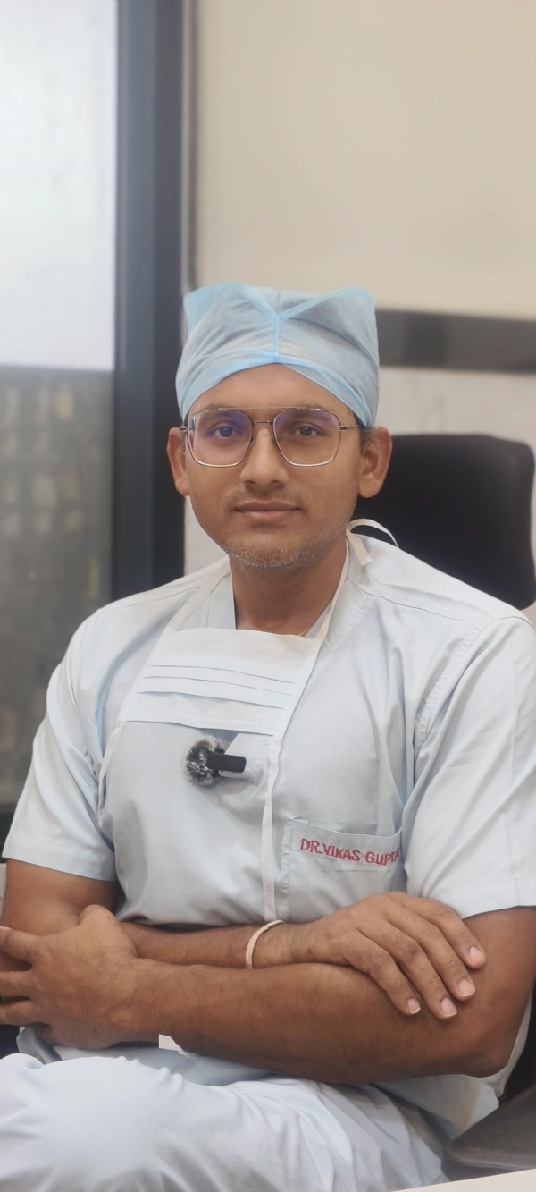 दो साल से बिस्तर पर लेटी बुजुर्ग को चिकित्सकों ने पैर पर चलाया