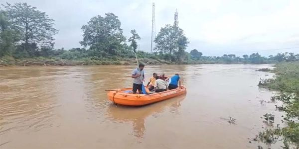पानी के तेज बहाव में बहा युवक, तलाश जारी