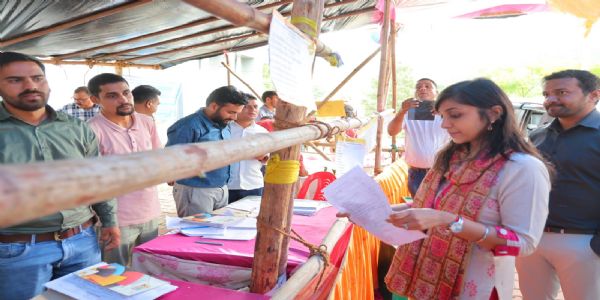 सात विकासखंडों के 548 मतदान दल हुए रवाना