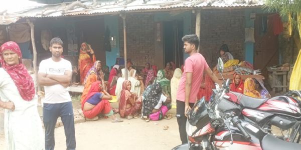 समाचार पत्र विक्रेता की सड़क हादसे में मौत