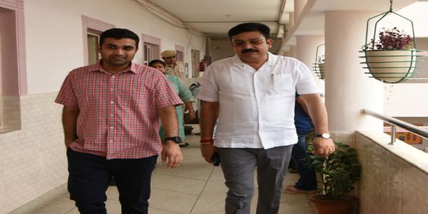 फरीदाबाद: उपायुक्त व एचएसएससी सदस्य ने परीक्षा केंद्रों का किया निरीक्षण