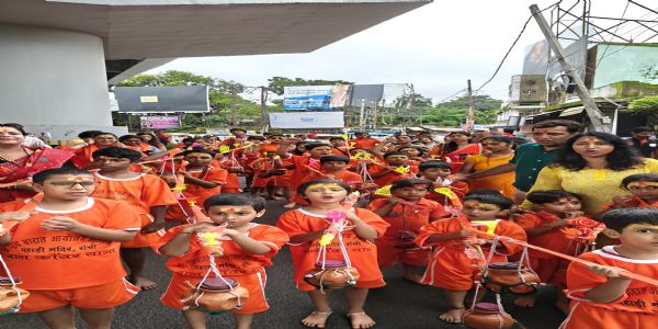 बाल कांवड़ियों के हर हर महादेव से गूंजा पहाड़ी मंदिर, महादेव के नन्हे भक्तों ने किया जलाभिषेक