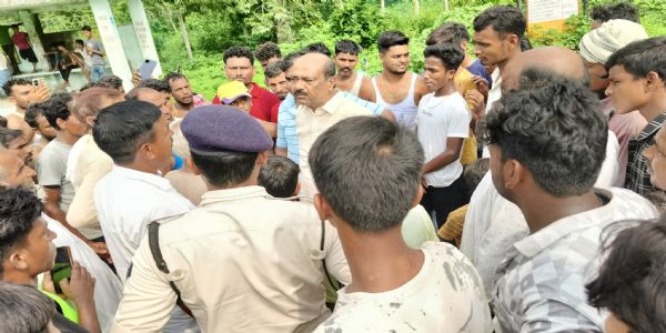 हत्या कर जंगल में फेंका शव बरामद,पुलिस जांच में जुटी