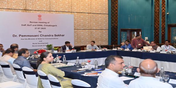 छत्तीसगढ़ के नक्सल प्रभावित क्षेत्रों में लगेंगे चार सौ नए बीएसएनएल टावर : डॉ. पेम्मासानी