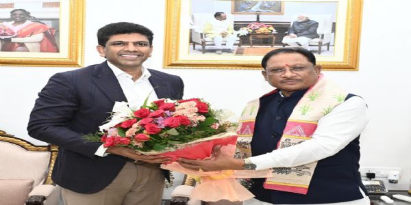 रायपुर : मुख्यमंत्री साय से मिले केंद्रीय संचार राज्य मंत्री डॉ. पेम्मासानी, विकास कार्यों को लेकर हुई चर्चा
