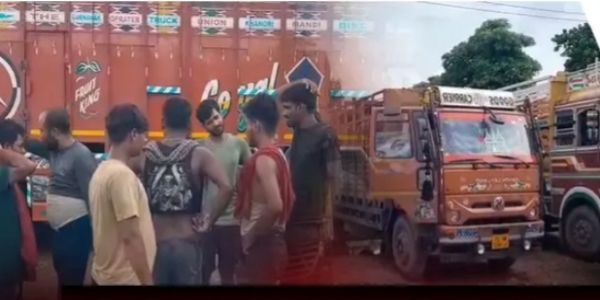 श्रीरामपुर जांच चौकी पर सौ से अधिक ट्रक रोके गए, चालक परेशान
