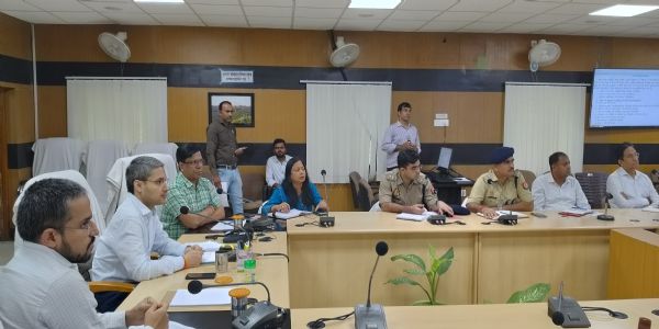 बाढ़ के समय मानव हानि व पशु हानि काे राेकने के लिए करें सभी तैयारियां : जिलाधिकारी