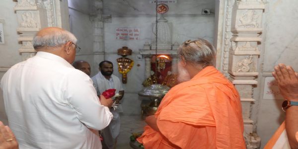 मुख्यमंत्री ने पवित्र श्रावण मास के पहले सोमवार को धोळेश्वर महादेव के किए दर्शन