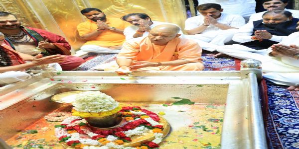 मुख्यमंत्री योगी आदित्यनाथ ने श्री काशी विश्वनाथ और कालभैरव मंदिर में लगाई हाजिरी
