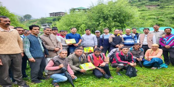 सराज के आपदा प्रभावित गांवों में राहत और बहाली कार्य युद्धस्तर पर जारी: रमेश कुमार