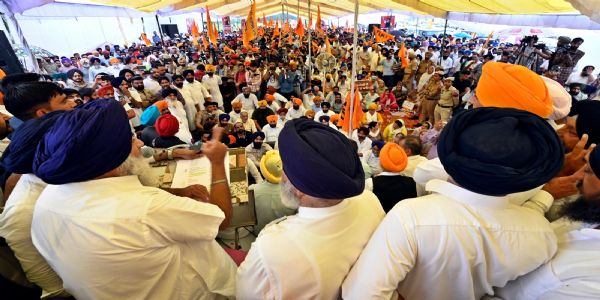 पंजाब सरकार की लैंड पूलिंग पॉलिसी के विरोध में सड़कों पर उतरा अकाली दल
