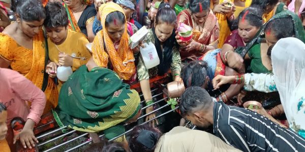 बाराबंकी के महादेवा में पाैने दाे लाख श्रद्धालुओं ने दर्शन किए