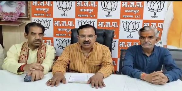 डिंपल यादव के पहनावे को लेकर की गई आपत्तिजनक टिप्पणी, अखिलेश ने क्यों साधी चुप्पी : प्रकाश पाल