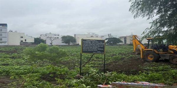 इंदौरः जिला प्रशासन ने शासकीय मंदिर की 150 करोड़ मूल्य की जमीन का लिया कब्जा
