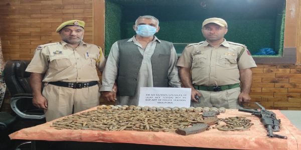 कुपवाड़ा में एक आतंकवादी सहयोगी गिरफ्तार, भारी मात्रा में गोला-बारूद बरामद