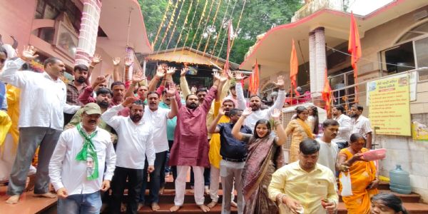 झामुमो महासचिव विनोद पांडेय को पहाड़ी मंदिर में किया गया सम्मानित