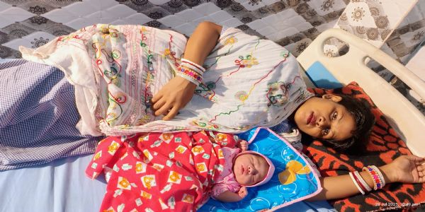 डॉक्टर और पुलिस टीम ने मानवता की मिसाल पेश की, बस में कराया महिला का सुरक्षित प्रसव