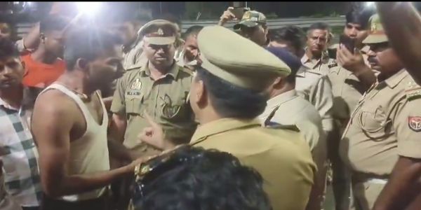 ट्रक की टक्कर से पिकअप सवार छह कांवड़ियें घायल, गुस्साएं साथियाें ने लगाया जाम