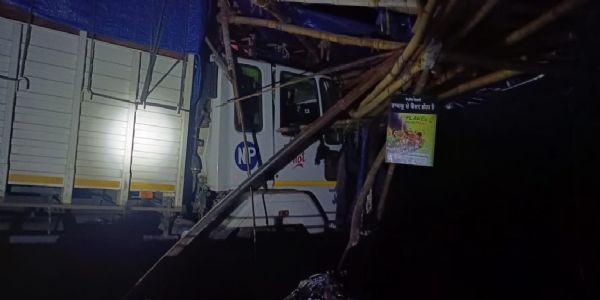 सड़क पार कर रहे होमगार्ड जवान को मिनी ट्रक ने रौंदा